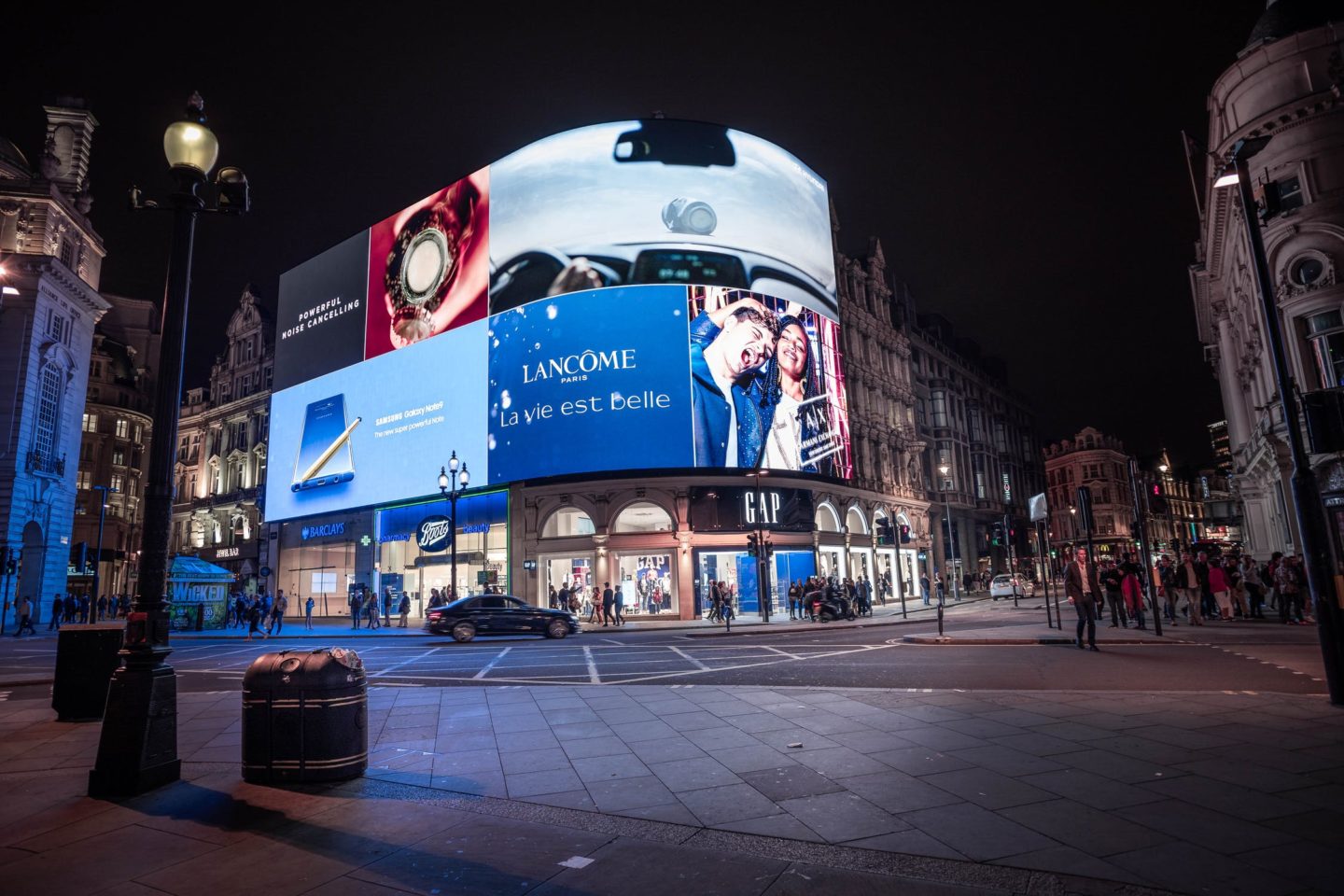5 Steps to Incorporate DOOH Advertising into Your Marketing Mix